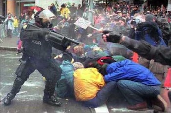 120803-argentina-food-riot