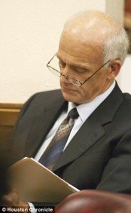 article-2325786-19D31DF0000005DC-702_310x505