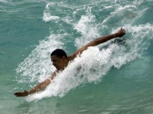 obama-bodysurfing